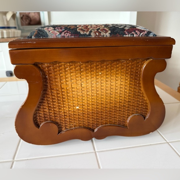 Vintage Sewing Basket Woven Wicker Upholstered Floral Velvet Wooden Elegant - Picture 6 of 15